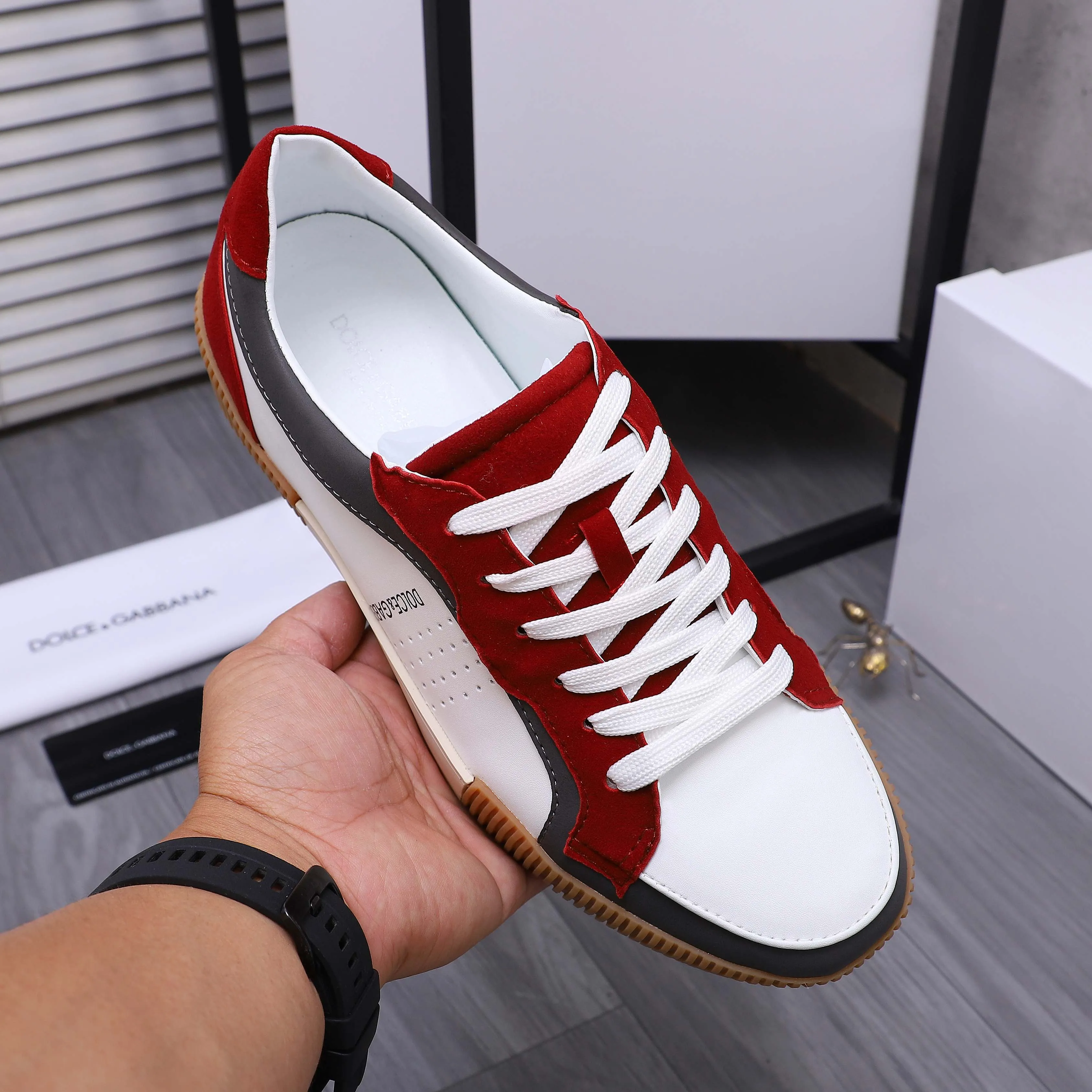 Men's shoes 💰420 Product trademark: DG (Dolce & Gabbana) Casual sneakers Regular size: 38-46 Product materials: Selected cowhide stitching upper, leather lining, cowhide insole, original outsole